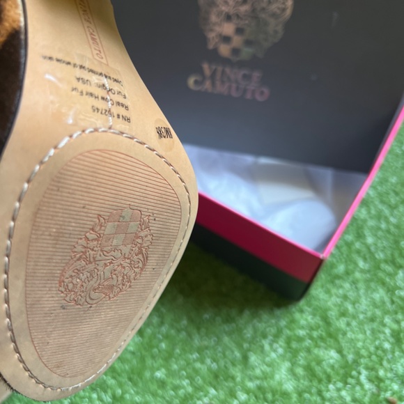 VINCE CAMUTO new AUTHENTIC ❤️ - Picture 2 of 5